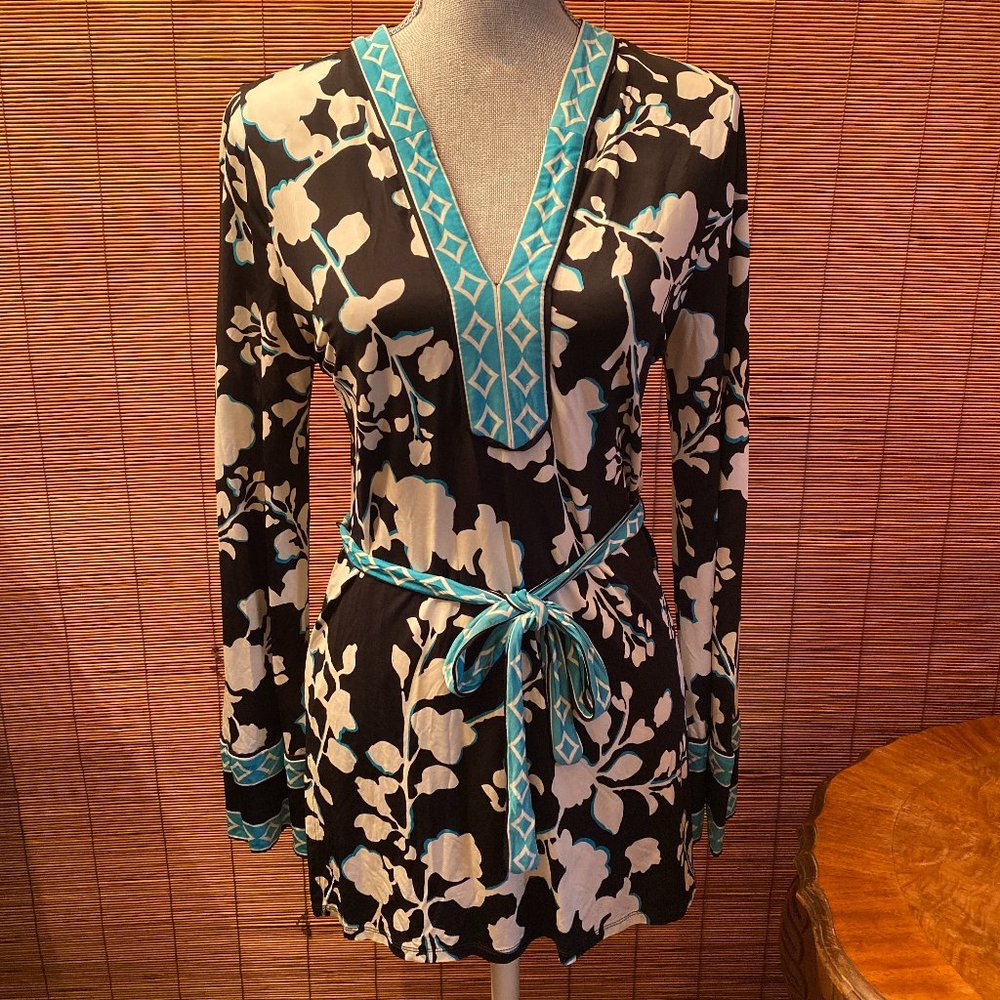BCBGMaxAzria Tunic Top Size Small EUC